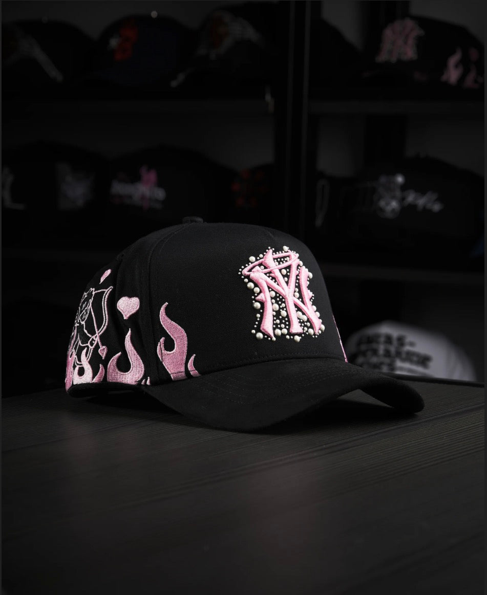 Yankees black pink hearts ￼